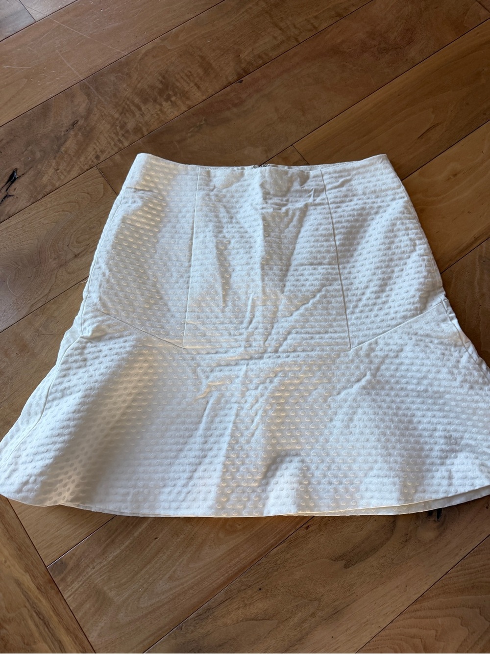 Ann Taylor White Textured Flared Women’s Mini Skirt, Size 2